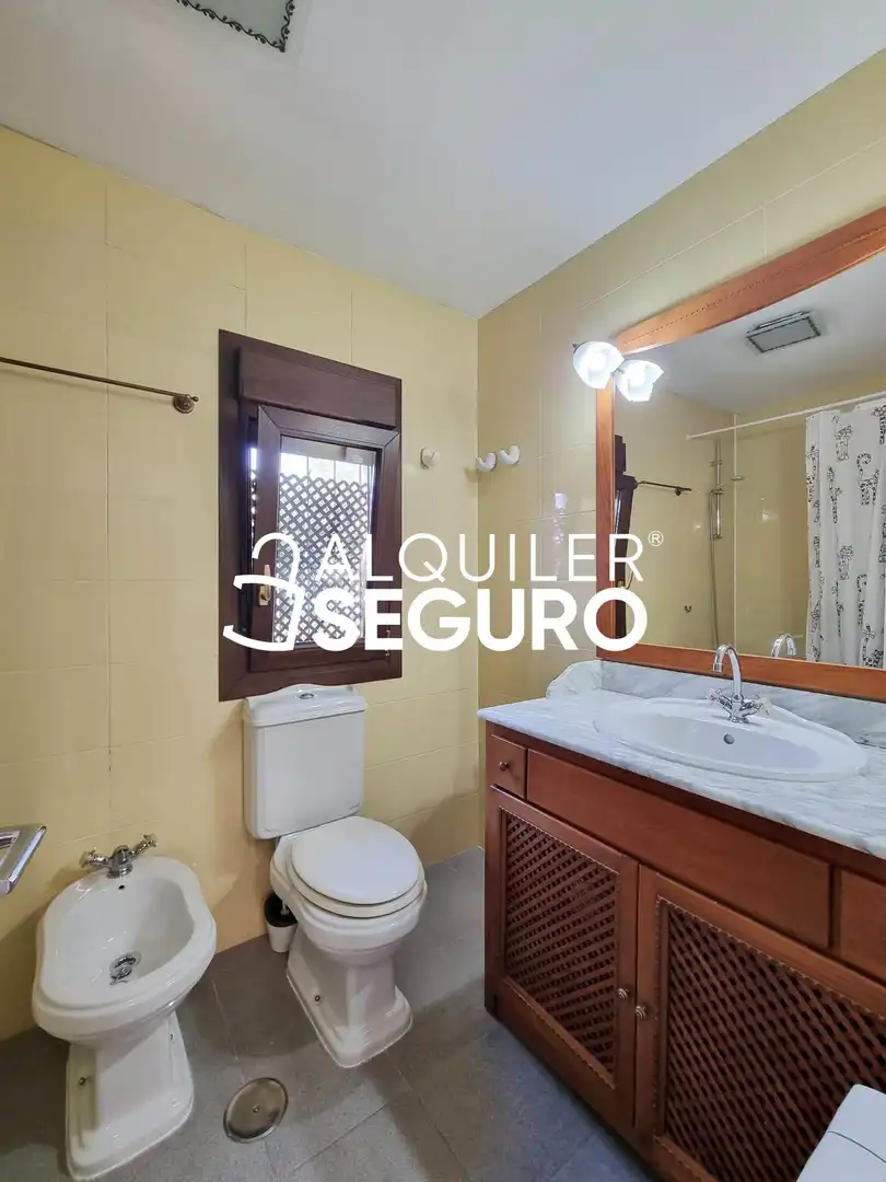 Baño de Casa o chalet de alquiler en Pozuelo de Alarcón con Aire acondicionado, Calefacción y Terraza