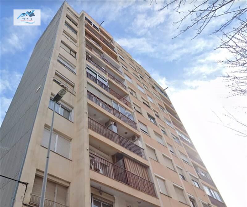 Vista exterior de Pis en venda en Barberà del Vallès amb Balcó