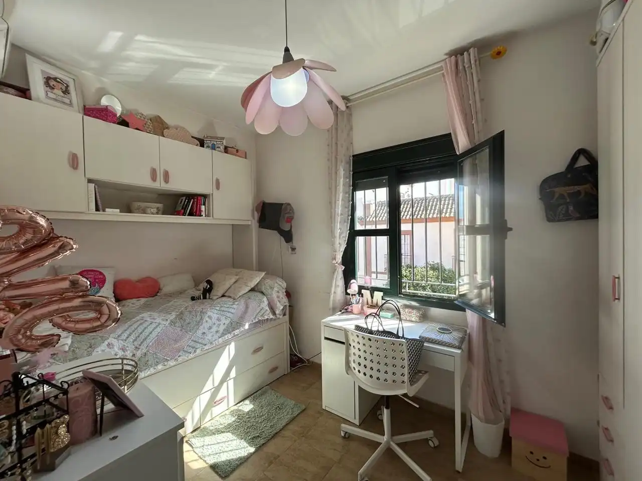 Dormitori de Casa o xalet en venda en Dos Hermanas amb Aire condicionat, Calefacció i Terrassa