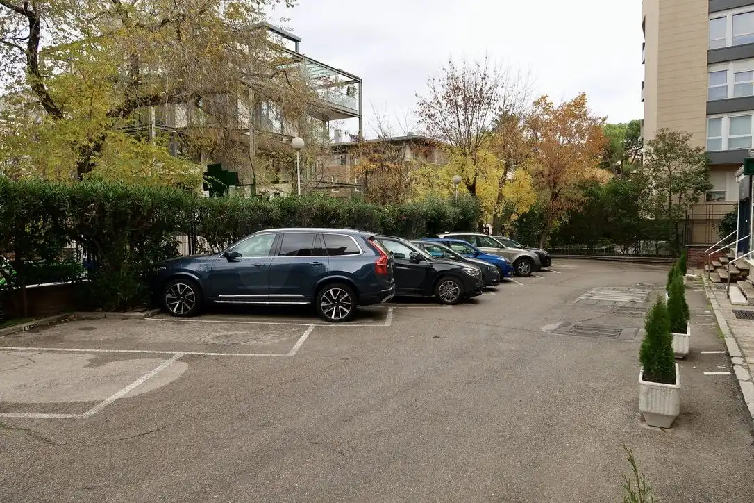 Aparcament de Local en venda en Madrid
