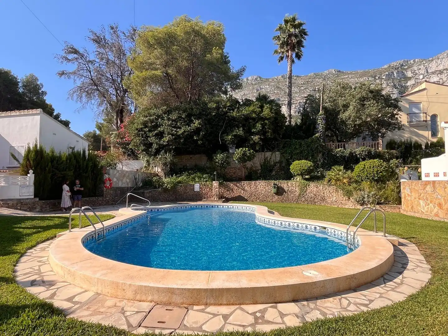 Piscina de Casa adosada en venda en Dénia amb Jardí privat, Terrassa i Piscina comunitària