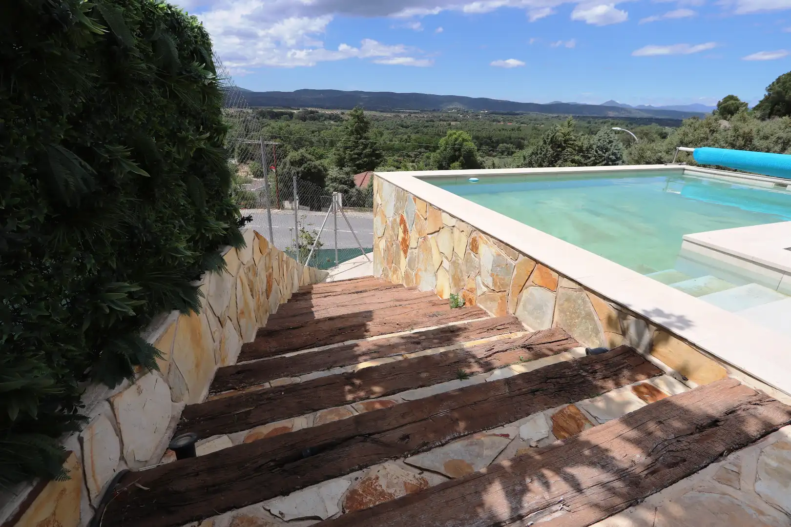 Schwimmbecken von Haus oder Chalet zum Verkauf in Santa Cruz del Retamar mit Klimaanlage, Heizung und Privatgarten