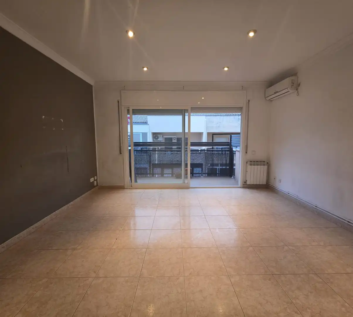 Sala d'estar de Pis en venda en Llinars del Vallès amb Aire condicionat, Calefacció i Traster
