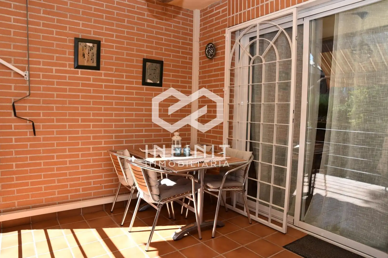 Terrassa de Casa adosada en venda en Alcalá de Henares amb Aire condicionat, Calefacció i Jardí privat