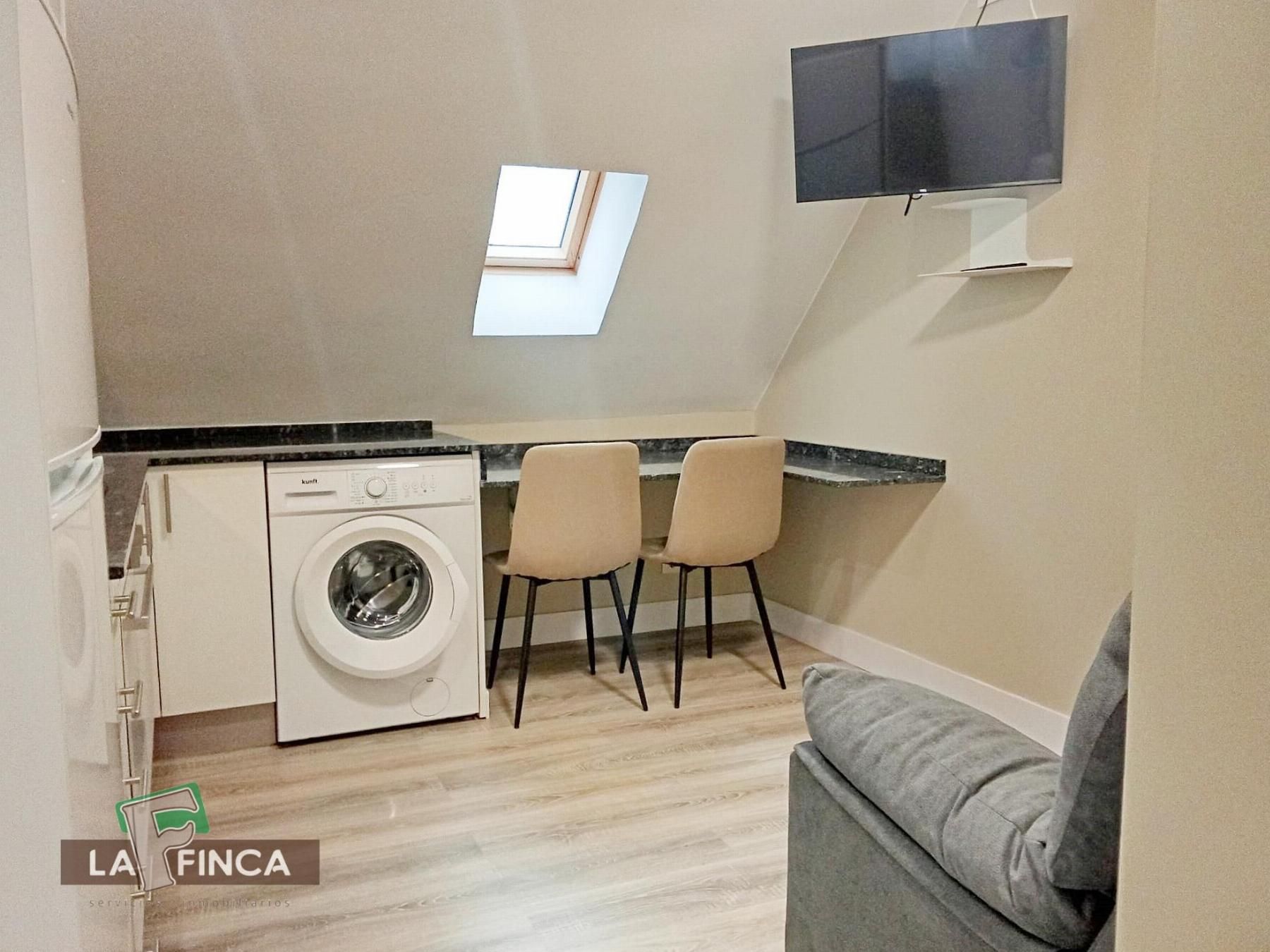 Dormitori de Apartament de lloguer en Oviedo  amb Calefacció