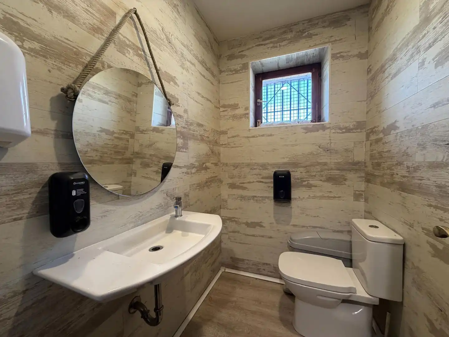 Baño de Local de alquiler en Donostia - San Sebastián 