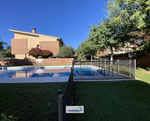 Swimming pool of Single-family semi-detached for sale in Cambrils  with Air Conditioner, Terrace and Balcony