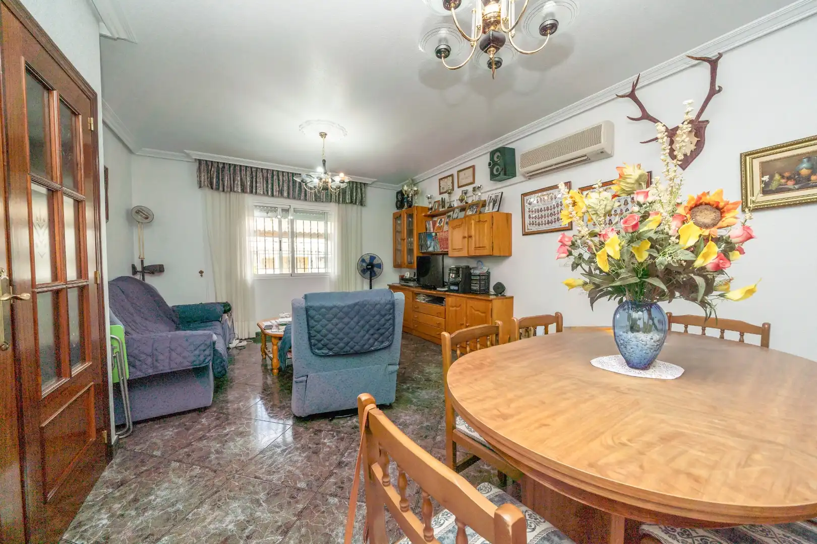Sala d'estar de Casa adosada en venda en San Pedro del Pinatar amb Aire condicionat, Jardí privat i Terrassa