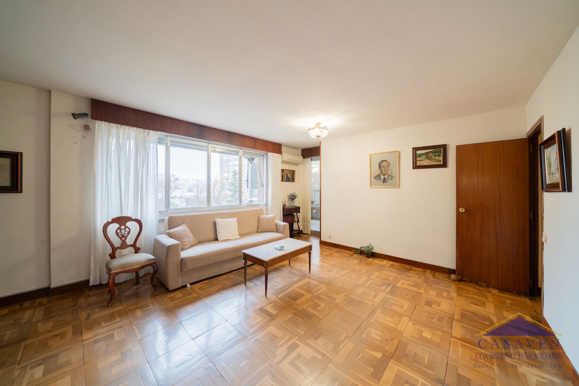 Living room of Flat for sale in  Madrid Capital  with Heating, Private garden and Terrace