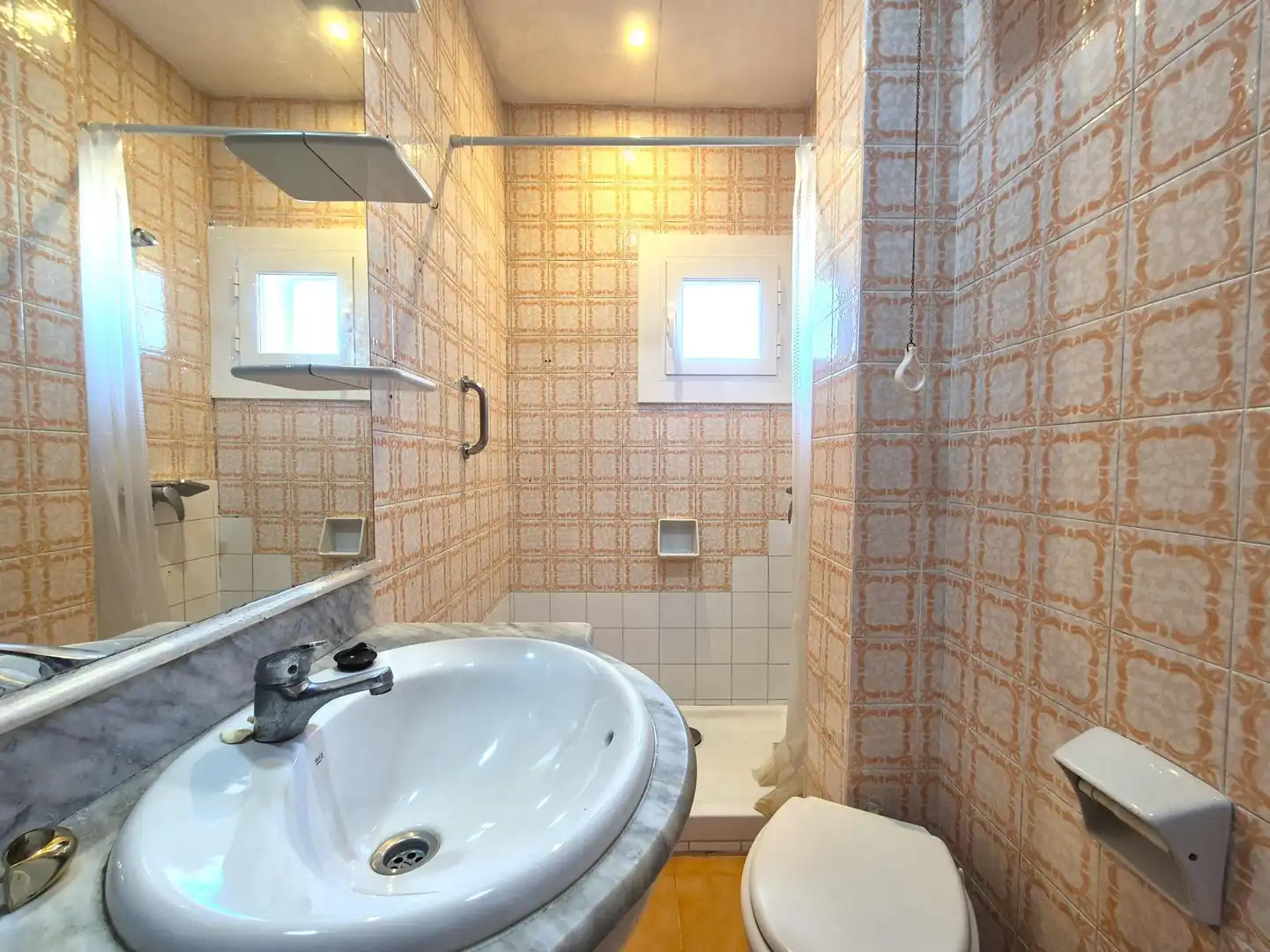 Bathroom of Apartments for sale in Barcelona