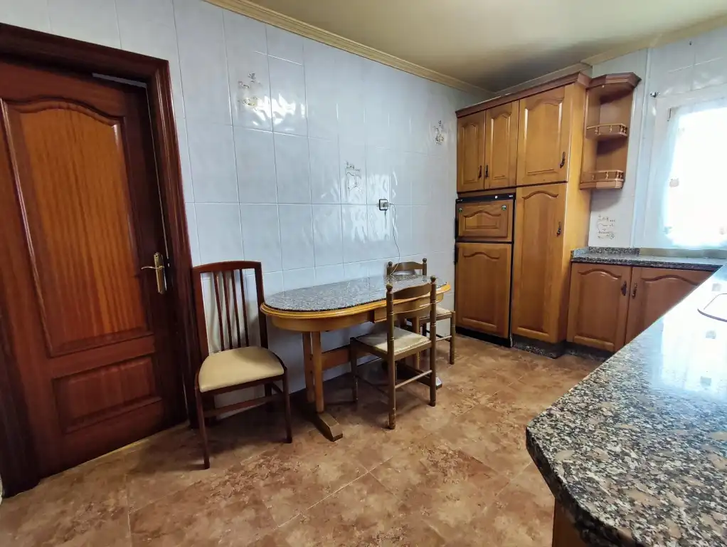 Cocina de Piso en venta en Gijón  con Calefacción, Parquet y Amueblado