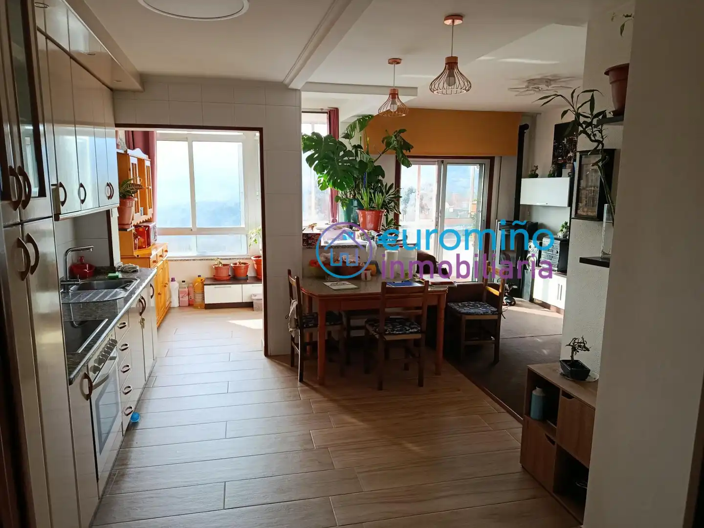 Comedor de Piso en venta en A Cañiza   con Calefacción, Trastero y Amueblado