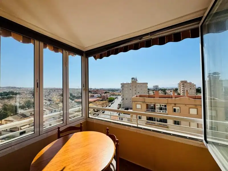 Vista exterior de Apartament en venda en Torrevieja amb Terrassa, Piscina i Moblat
