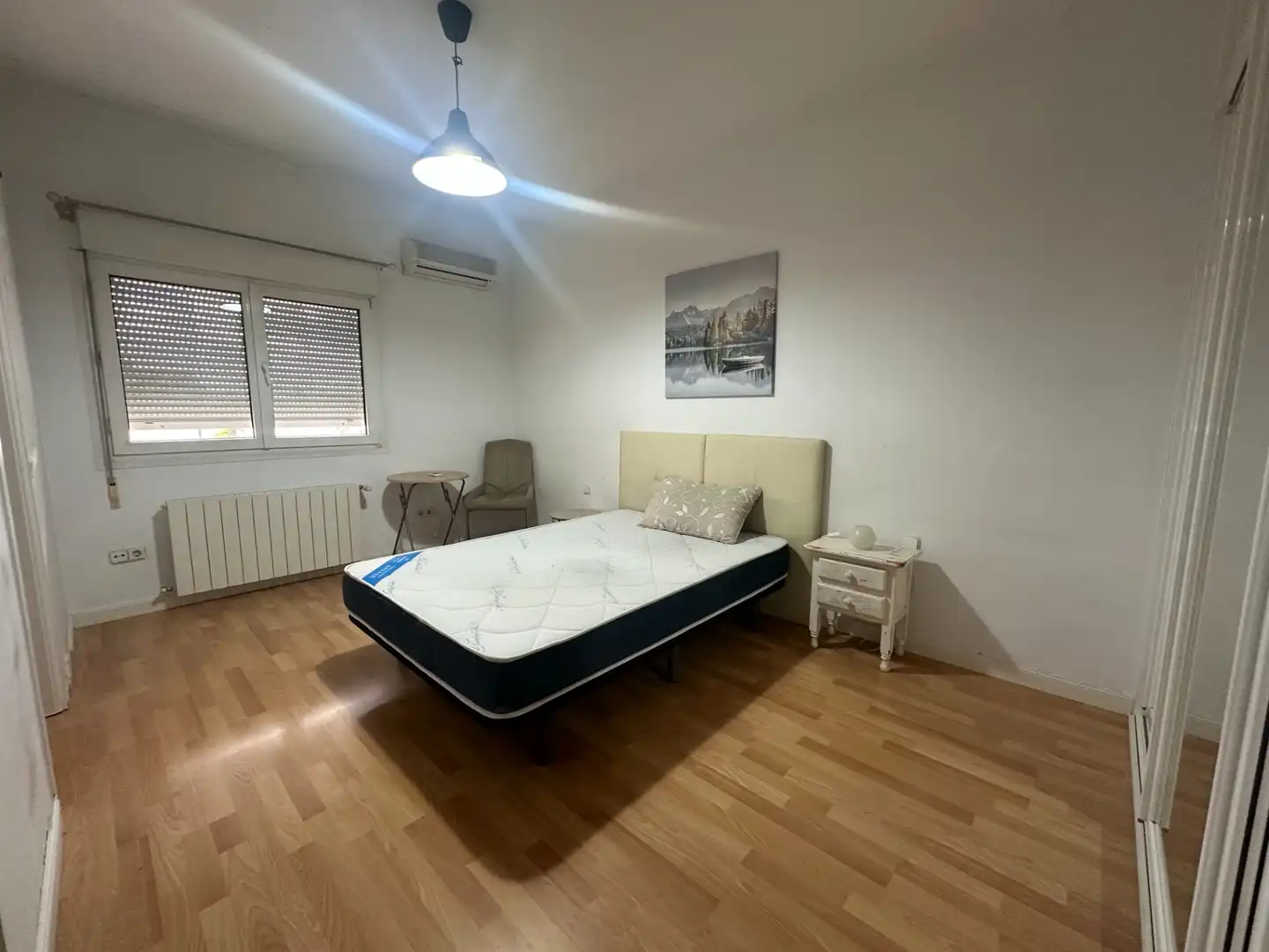 Habitación de Casa adosada en venta en Madrid con Aire acondicionado, Calefacción y Jardín privado
