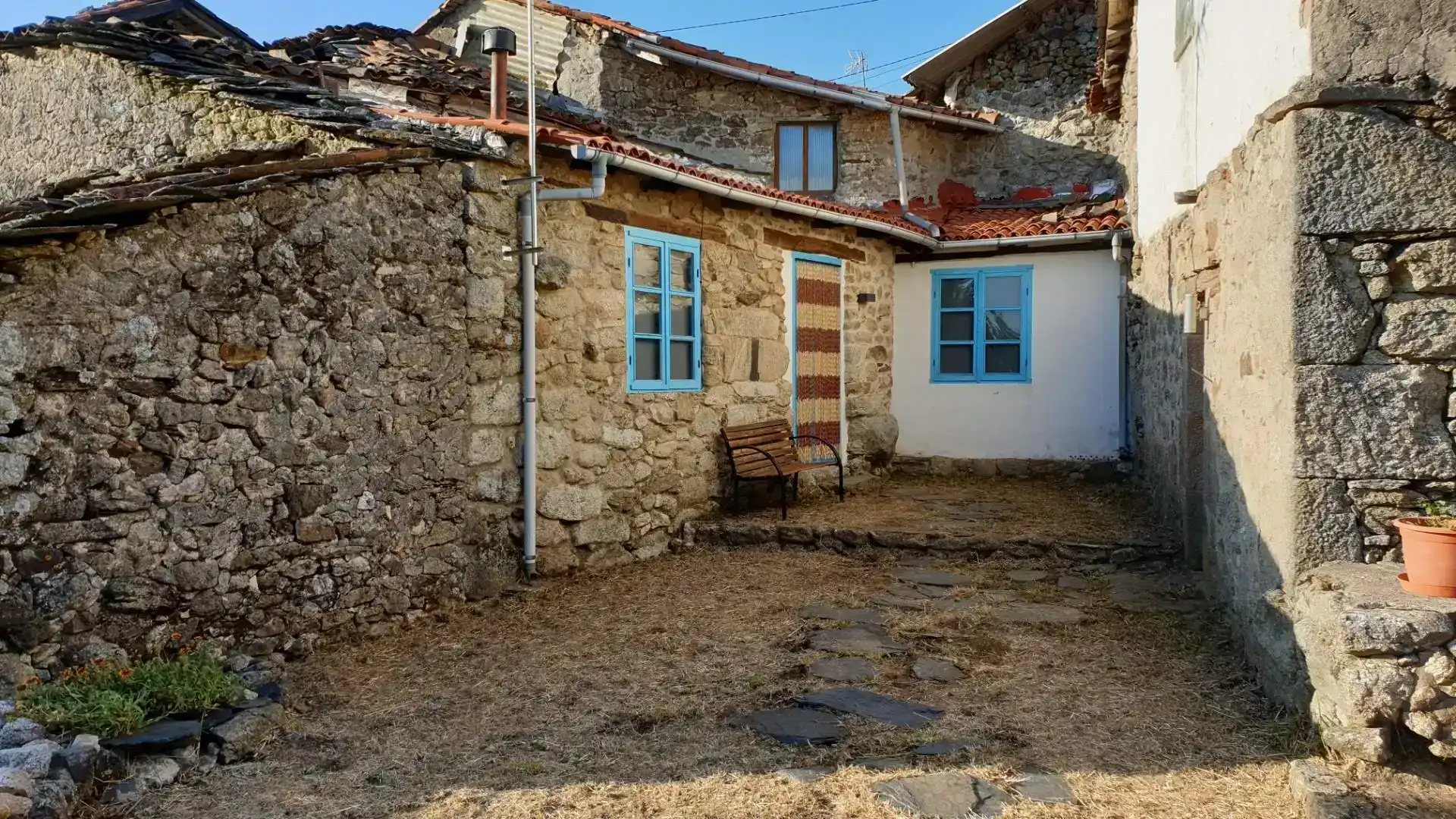 Vista exterior de Casa o xalet en venda en Viana do Bolo amb Jardí privat, Parquet i Moblat