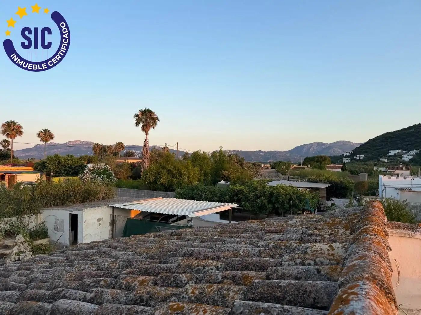 Vista exterior de Casa o xalet en venda en Oliva amb Aire condicionat, Jardí privat i Terrassa