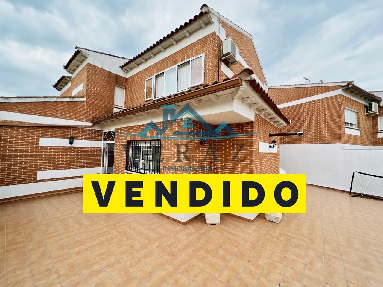 Vista exterior de Casa adosada en venda en Calera y Chozas amb Aire condicionat i Traster