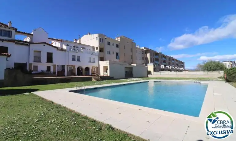Piscina de Apartamento en venta en Empuriabrava con Calefacción, Jardín privado y Piscina comunitaria