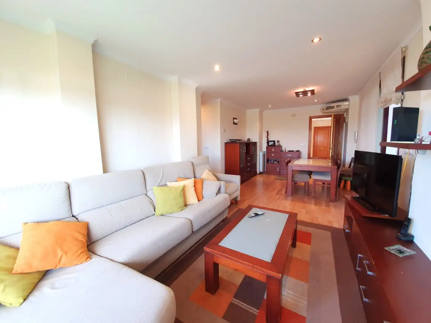 Sala d'estar de Àtic de lloguer en Riba-roja de Túria amb Aire condicionat, Calefacció i Parquet