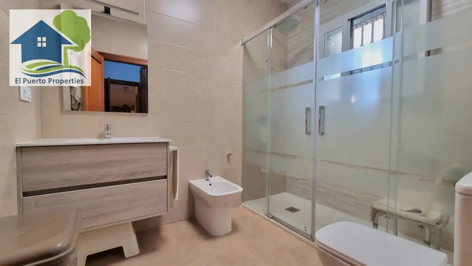 Bany de Casa o xalet en venda en El Puerto de Santa María amb Aire condicionat, Jardí privat i Traster
