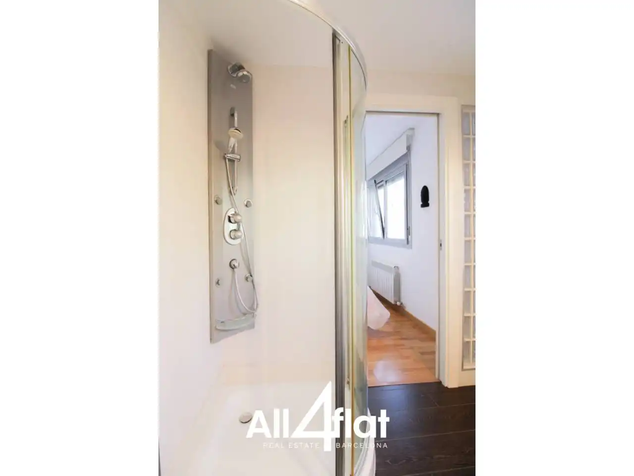 Baño de Casa o chalet de alquiler en L'Hospitalet de Llobregat con Aire acondicionado, Calefacción y Jardín privado
