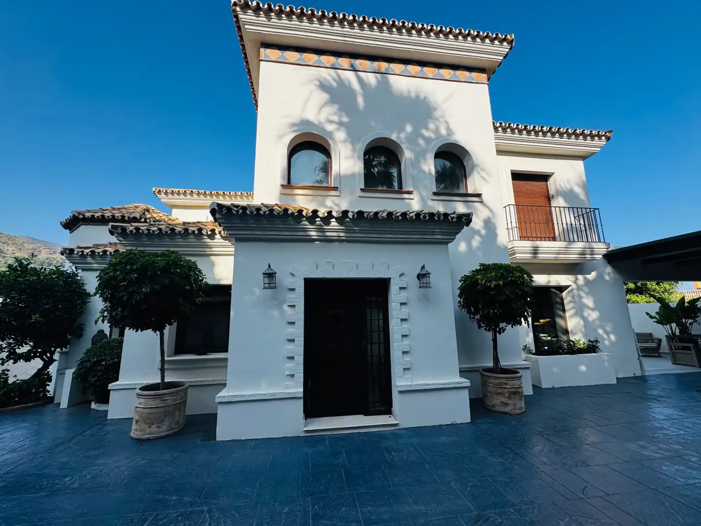 Vista exterior de Casa o chalet en venta en Marbella con Aire acondicionado, Calefacción y Jardín privado