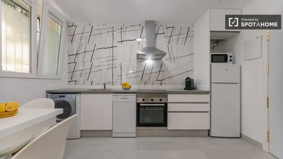 Cocina de Piso de alquiler en Valencia con Aire acondicionado, Calefacción y Amueblado