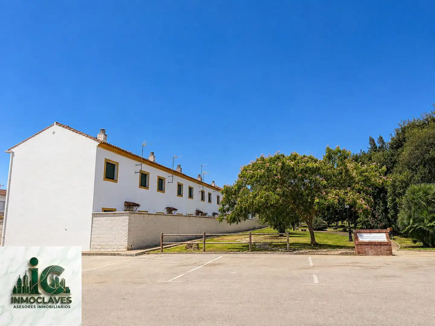 Vista exterior de Casa adosada en venta en Castellar de la Frontera con Jardín privado