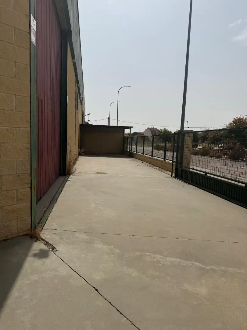 Industrial building to rent in Travesía Santa Rita 4, imagen 4