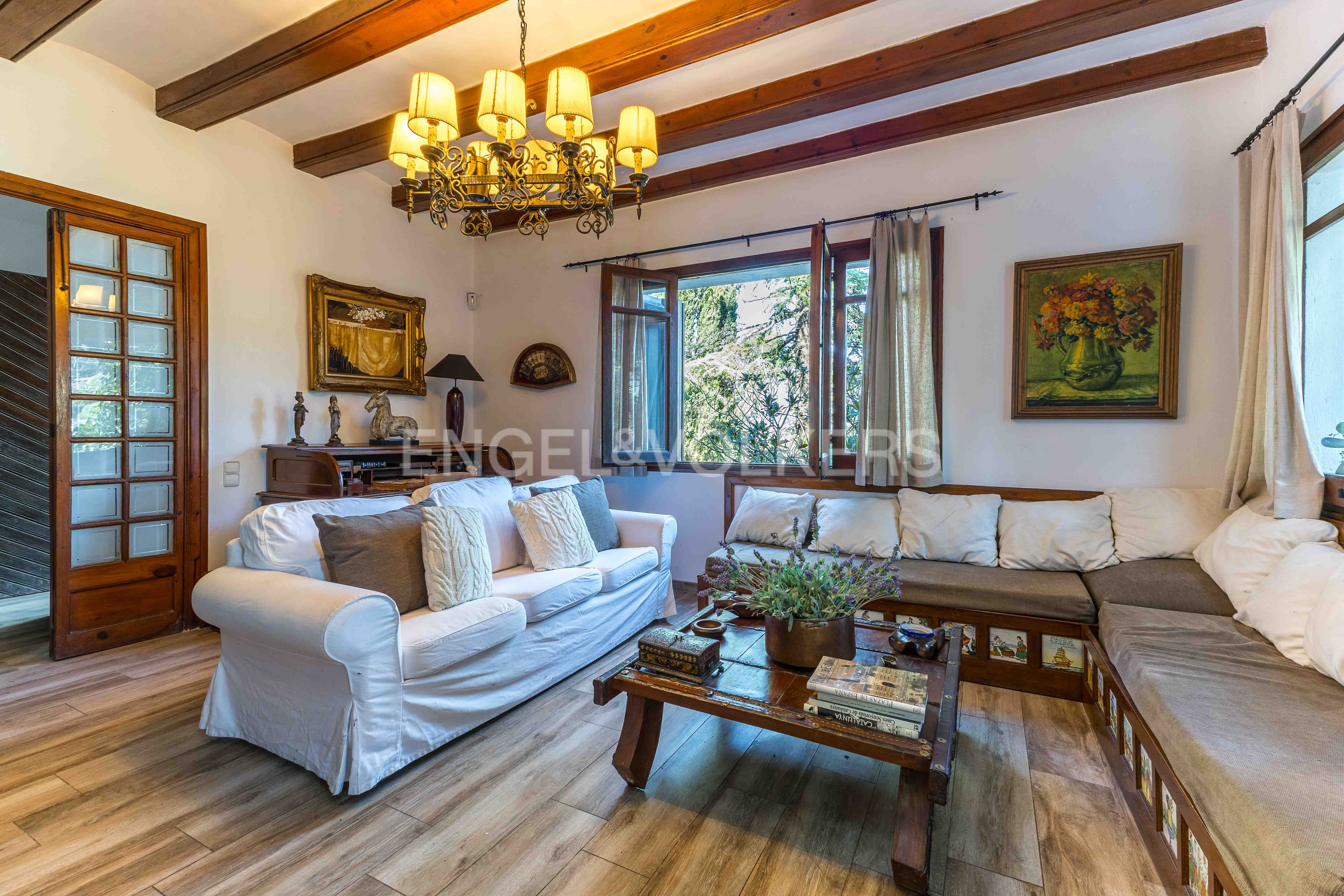 Sala d'estar de Casa o xalet en venda en Castellví de Rosanes amb Aire condicionat, Calefacció i Jardí privat