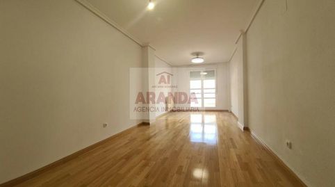 Foto 2 de Piso de alquiler en Plaza de Toros, Zaragoza Capital