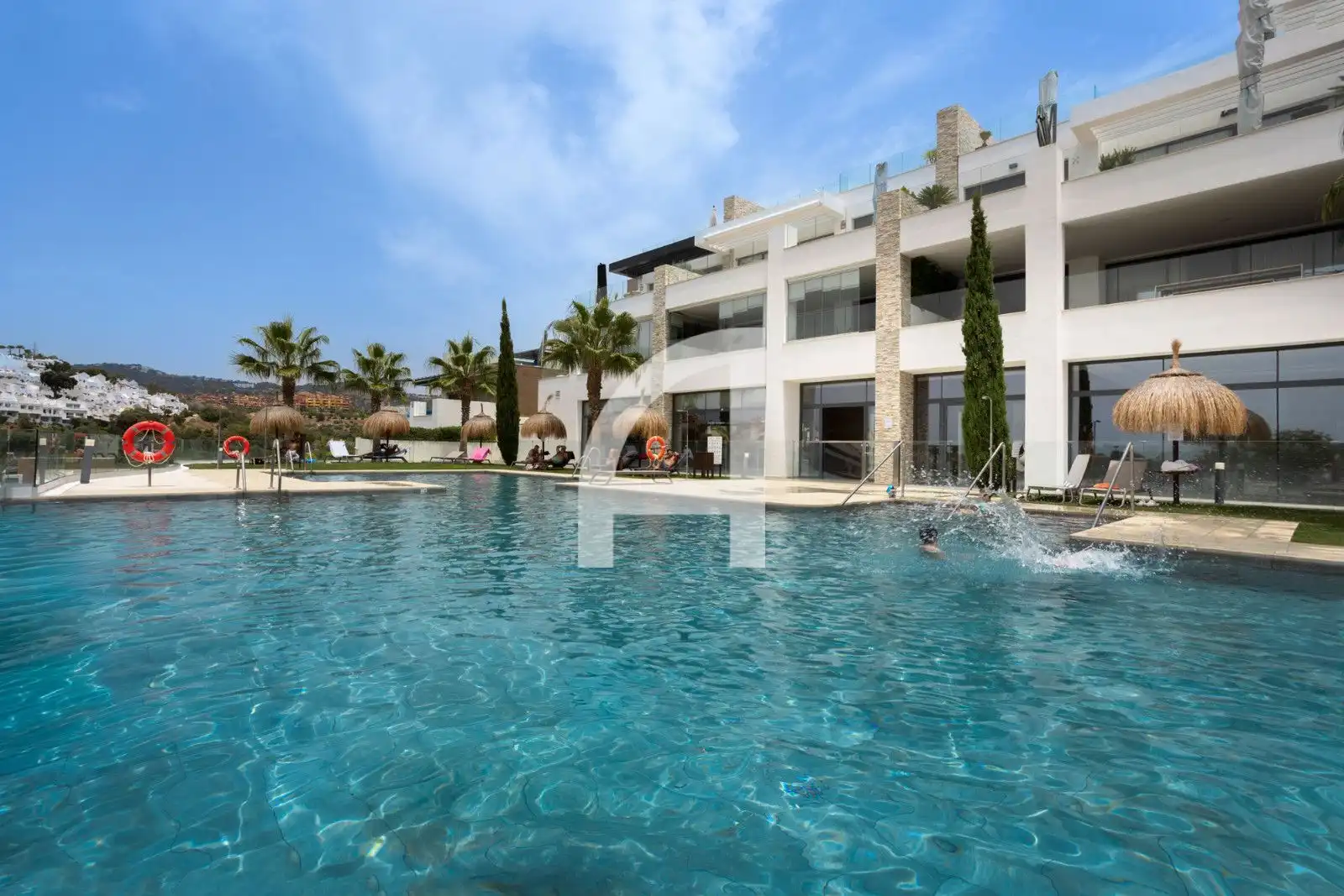 Piscina de Àtic en venda en Marbella amb Aire condicionat, Calefacció i Terrassa