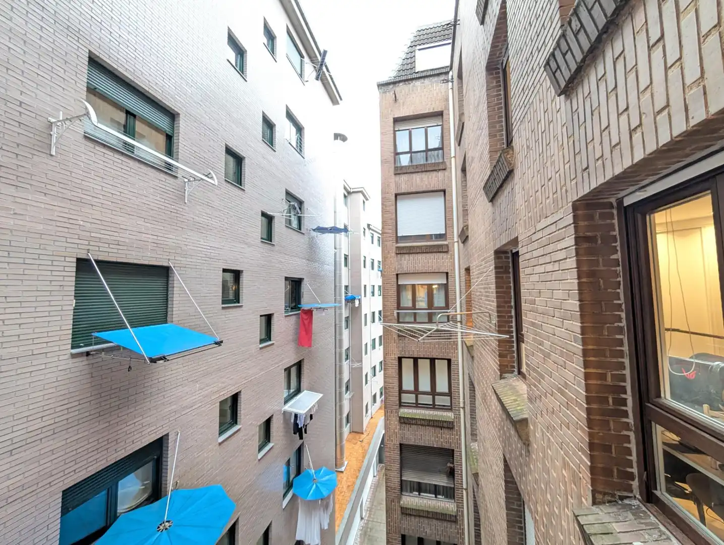 Vista exterior de Piso en venta en Oviedo  con Calefacción, Parquet y Terraza