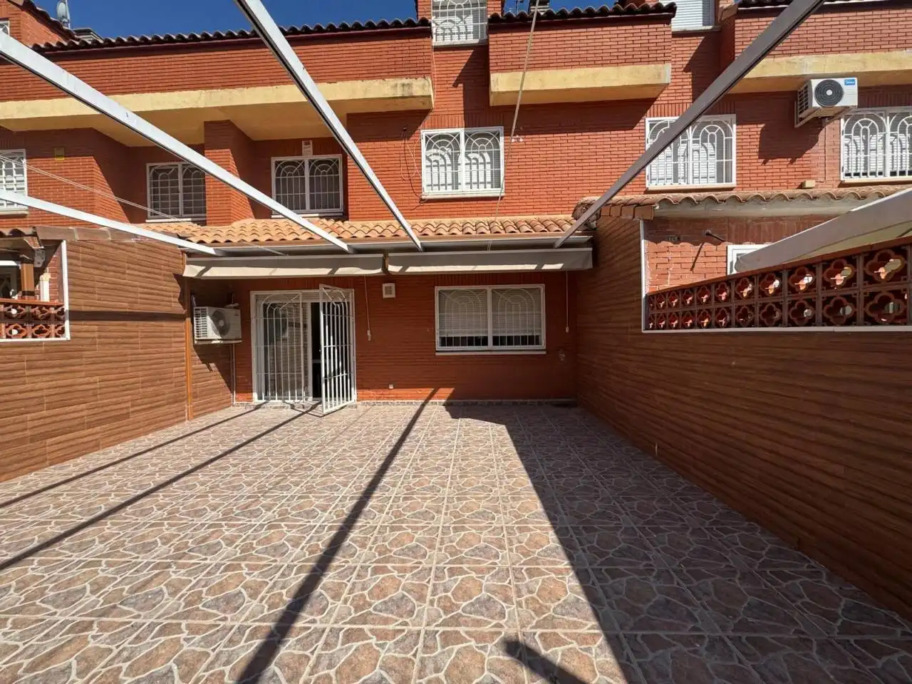 Exterior view of Houses for rent in Alcalá de Henares  with Air Conditioner, Heating and Private garden
