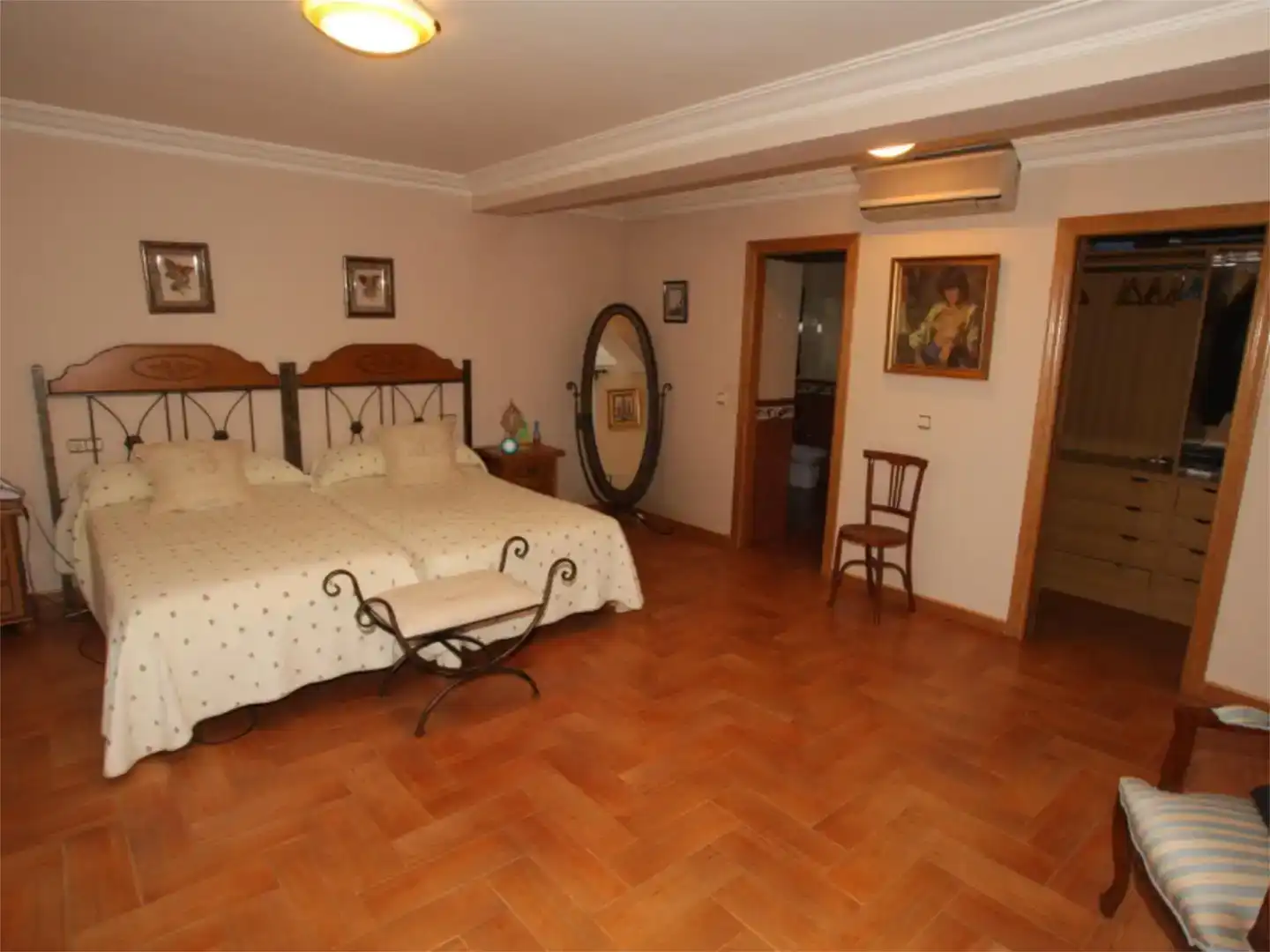 Dormitori de Casa o xalet en venda en Alzira amb Aire condicionat, Piscina i Balcó