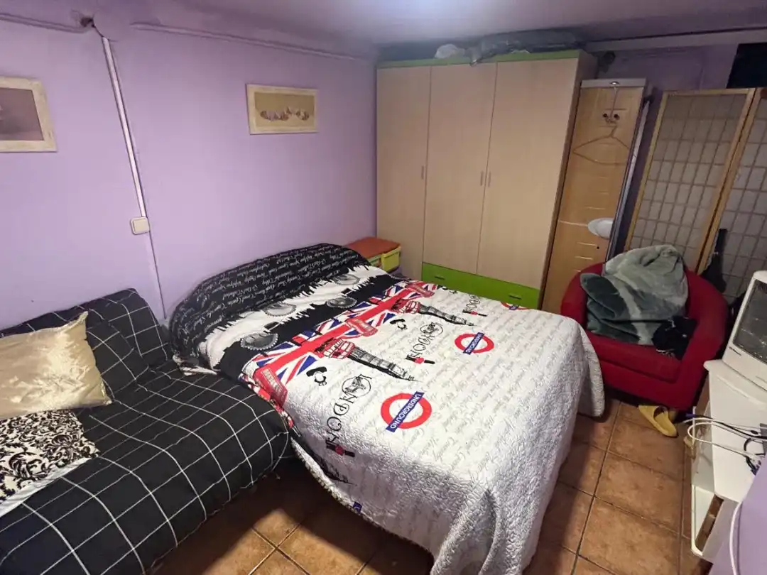 Habitación de Local en venta en Sabadell con Aire acondicionado, Calefacción y Amueblado