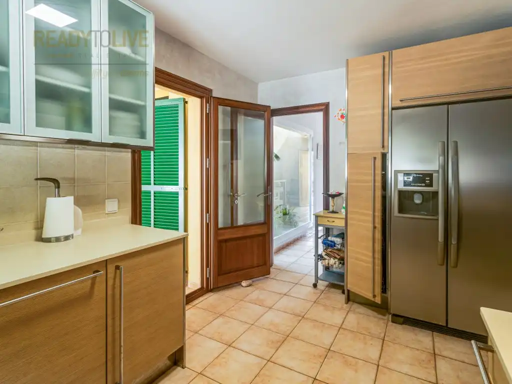 Küche von Einfamilien-Reihenhaus zum Verkauf in Alcúdia mit Klimaanlage, Privatgarten und Terrasse