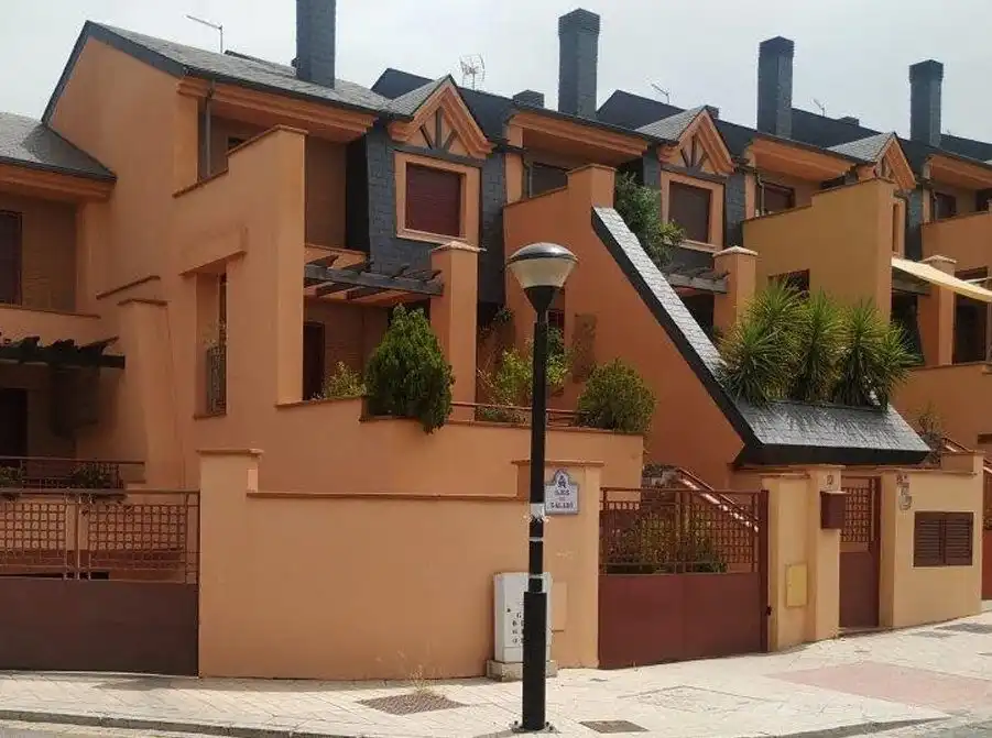 Vista exterior de Pis en venda en Granada