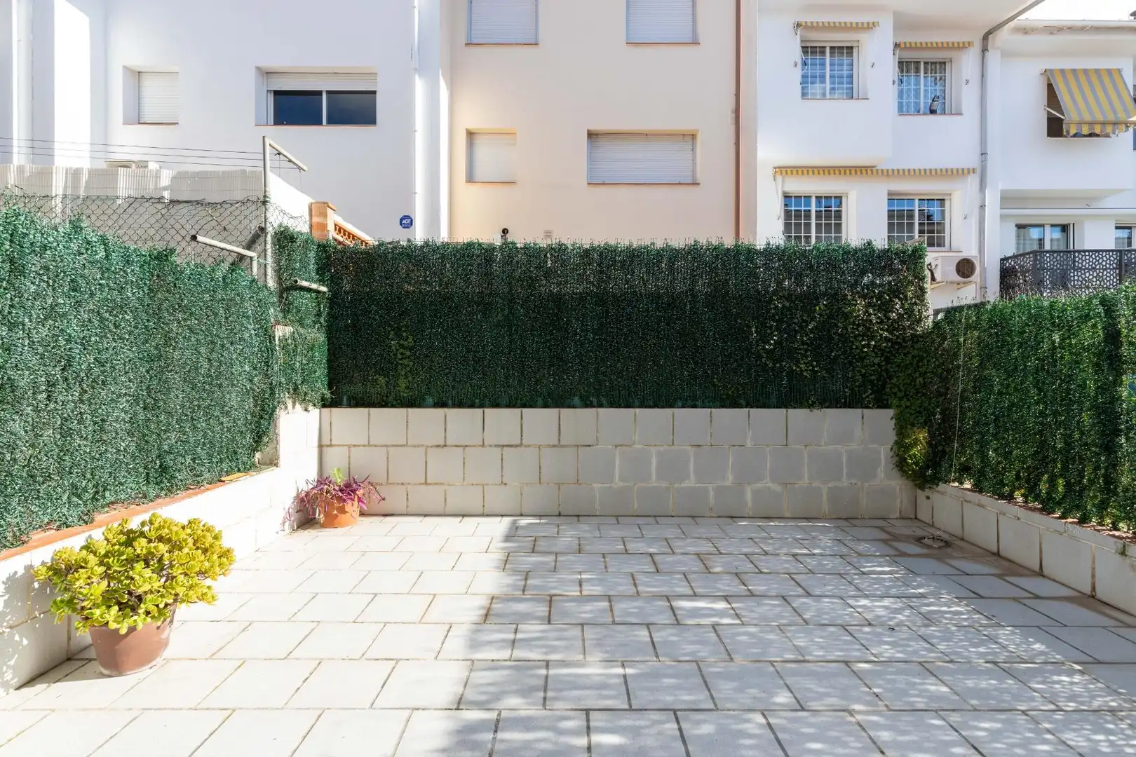 Terrasse von Einfamilien-Reihenhaus zum Verkauf in Santa Perpètua de Mogoda mit Klimaanlage, Heizung und Abstellraum