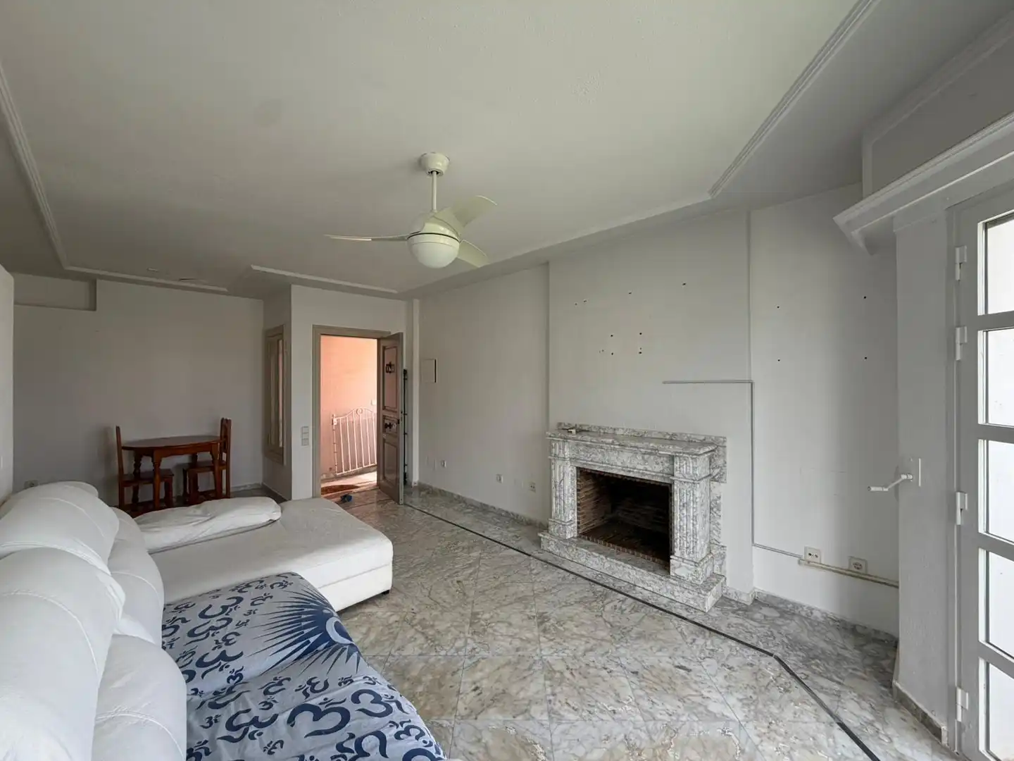 Sala de estar de Piso en venta en La Manga del Mar Menor con Terraza y Piscina comunitaria