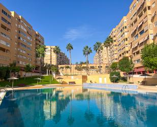 Piscina de Pis en venda en Alicante / Alacant amb Aire condicionat, Calefacció i Jardí privat