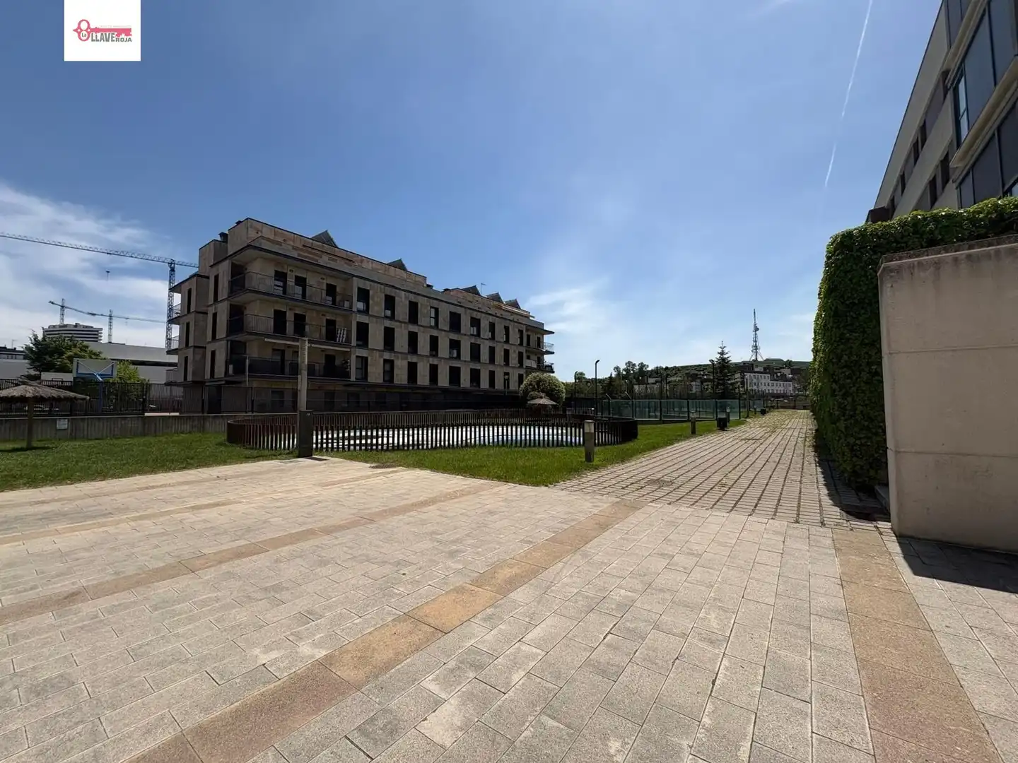 Vista exterior de Apartament en venda en Burgos amb Calefacció, Traster i Piscina comunitària