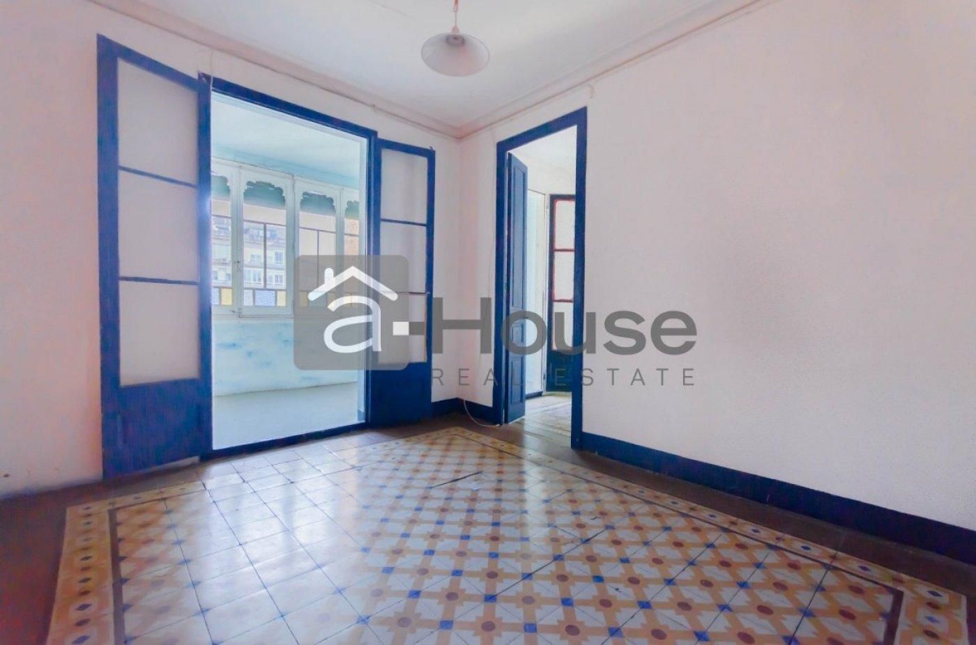 Habitación de Piso en venta en  Barcelona Capital con Calefacción y Balcón