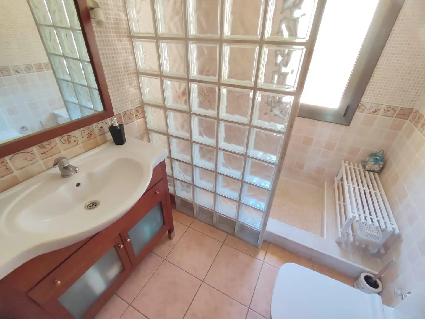 Baño de Casa adosada en venta en Castellgalí con Aire acondicionado, Calefacción y Jardín privado