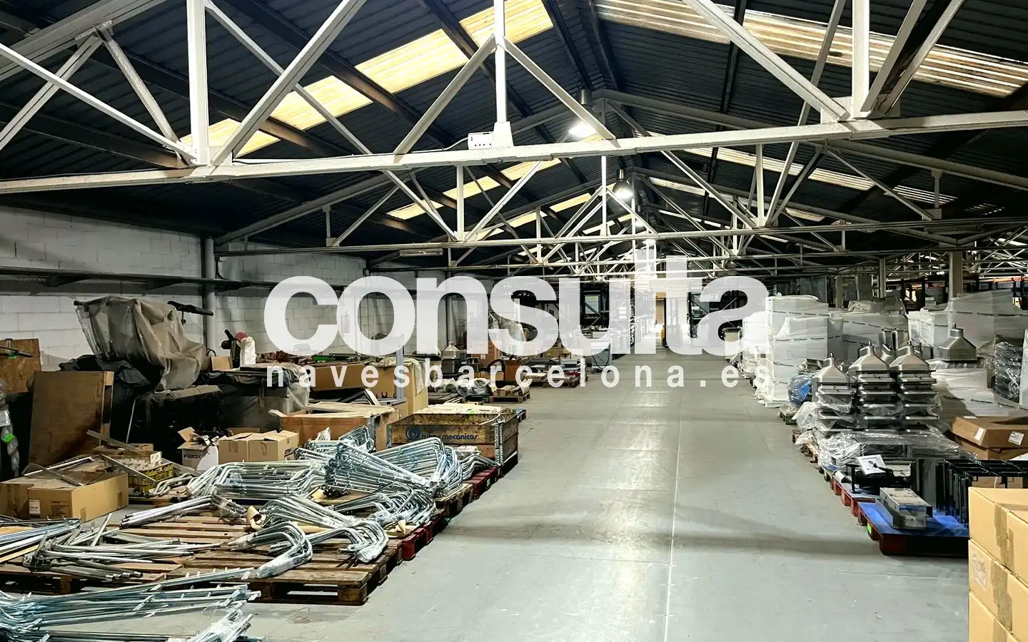 Nau industrial en venda en Montcada i Reixac