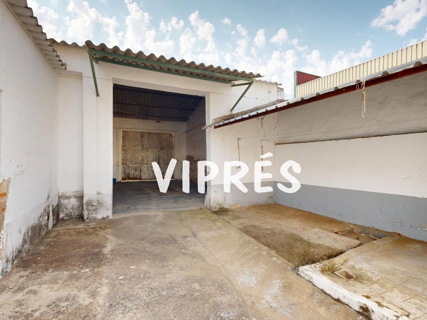 Vista exterior de Casa o xalet en venda en Arroyo de San Serván amb Aire condicionat