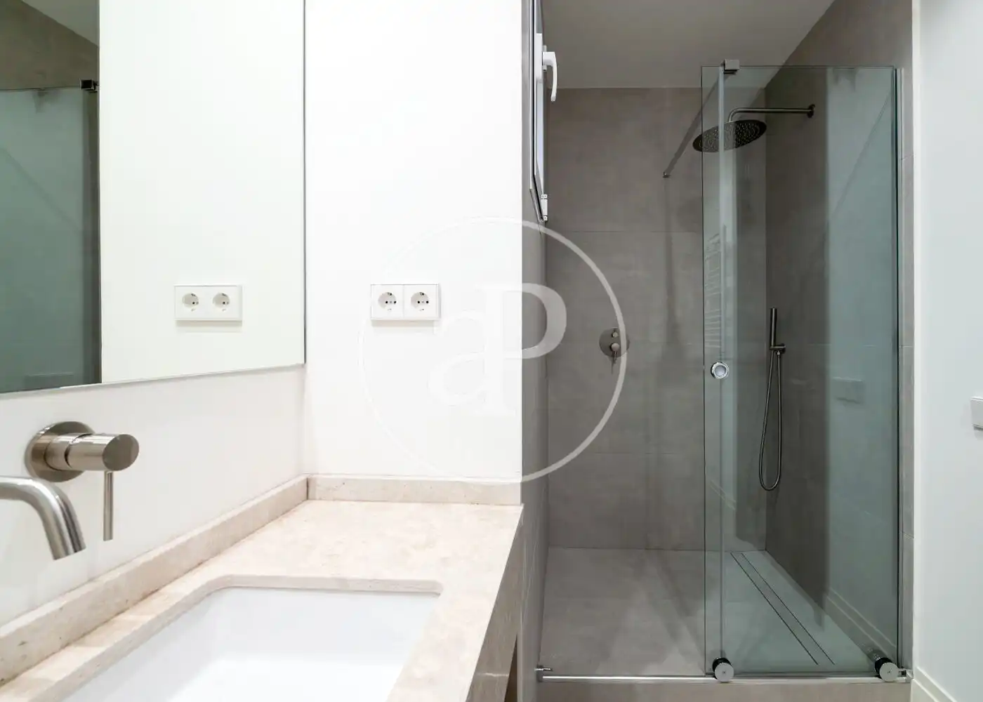 Badezimmer von Wohnung zum Verkauf in Madrid mit Klimaanlage, Heizung und Abstellraum