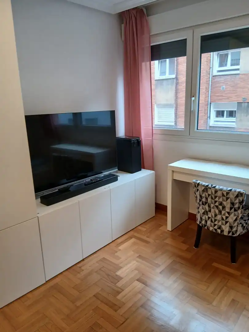 Wohnzimmer von Wohnung zur Miete in Gijón  mit Heizung und Parkett