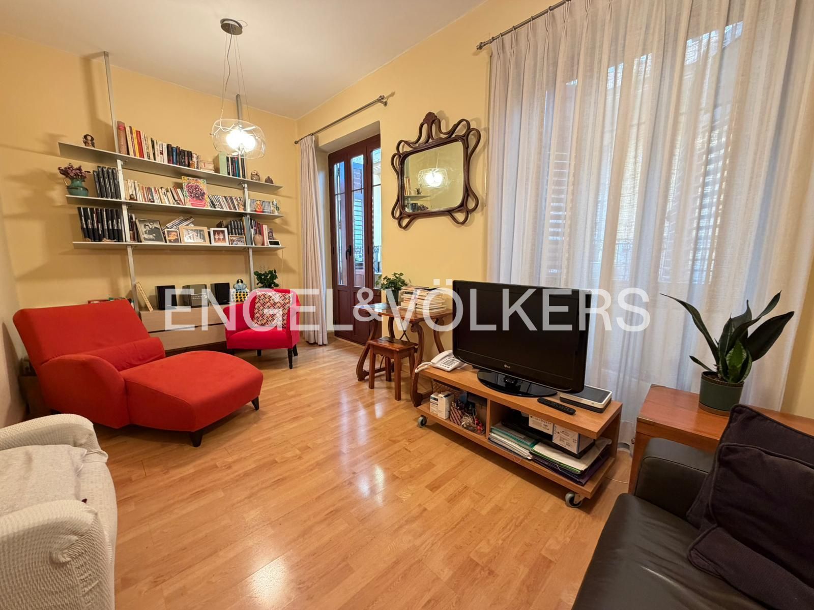 Living room of Flat for rent in  Valencia Capital  with Air Conditioner, Heating and Parquet flooring