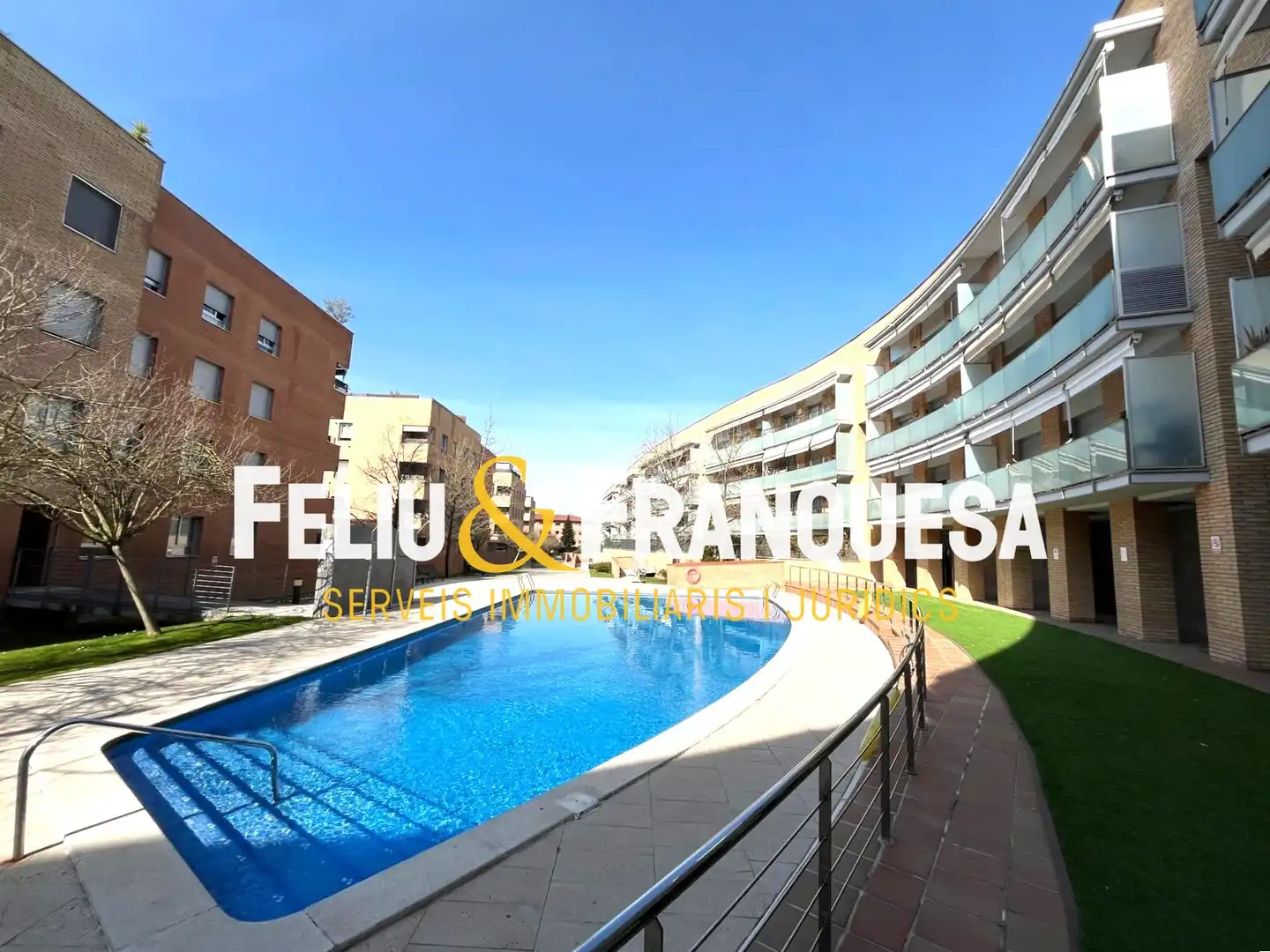 Exterior view of Flat for sale in Sant Cugat del Vallès  with Heating, Terrace and Storage room